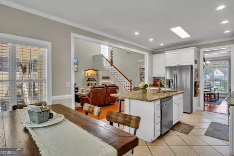 Kitchen - 208 Hedge Row, Dublin, GA 31021 photo 4 of 6