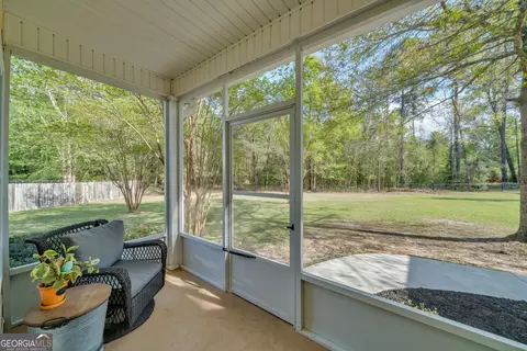 Exterior - 208 Hedge Row, Dublin, GA 31021 photo 5 of 9
