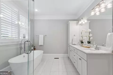 Bath - 1903 Sandlewood Ln, Chamblee, GA 30341 photo 1 of 4
