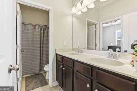Bath - 335 Park Haven Ln, Tyrone, GA 30290 photo 2 of 4