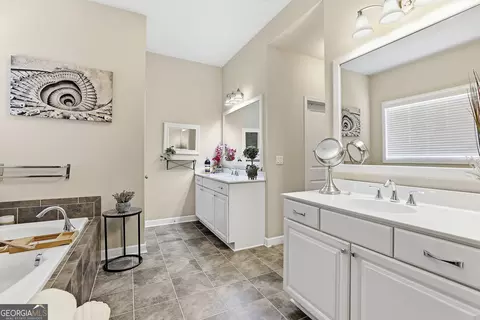 Bath - 335 Park Haven Ln, Tyrone, GA 30290 photo 4 of 4