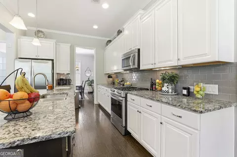 Kitchen - 335 Park Haven Ln, Tyrone, GA 30290 photo 3 of 5