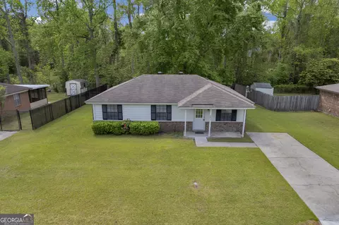 202 Sequoia Cir, Hinesville, GA 31313