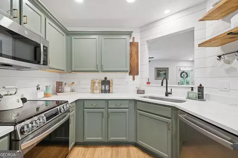 Kitchen - 404 Eileen Cir, Canton, GA 30114 photo 7 of 8