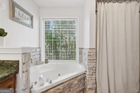 Bath - 404 Eileen Cir, Canton, GA 30114 photo 2 of 4