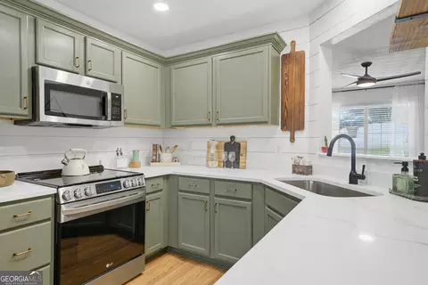 Kitchen - 404 Eileen Cir, Canton, GA 30114 photo 1 of 8
