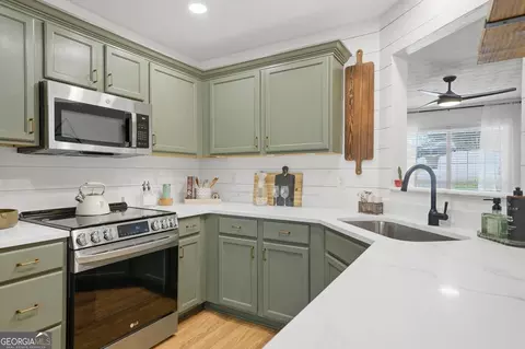 Kitchen - 404 Eileen Cir, Canton, GA 30114 photo 6 of 8