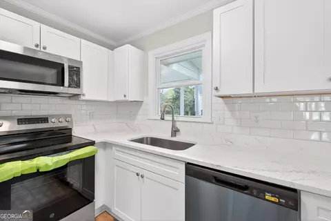 Kitchen - 38 Bill Rutledge Rd, Winder, GA 30680 photo 4 of 4