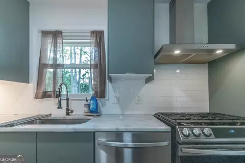 Kitchen - 15 Wynn Dr, Hampton, GA 30228 photo 3 of 3