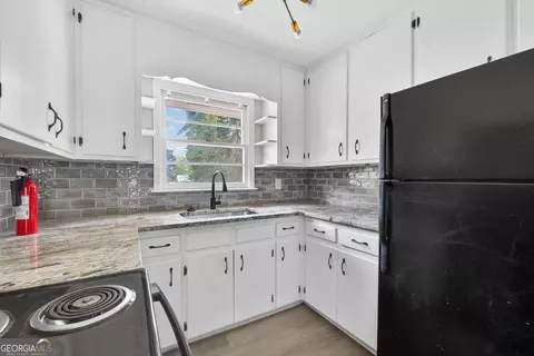 Kitchen - 3825 Highway 81 W, Hampton, GA 30228 photo 2 of 3