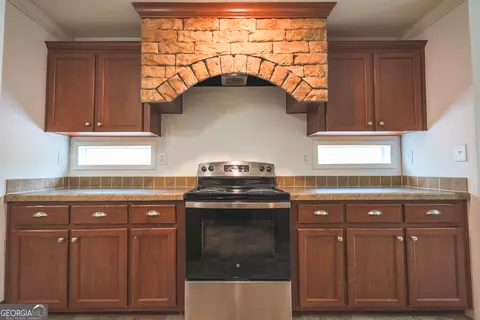 Kitchen - 86 Smith Rd, Nahunta, GA 31553 photo 2 of 2