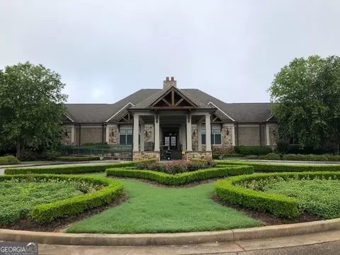 100 Gardens Dr, Forsyth, GA 31029 photo 2