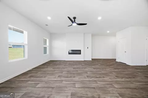 Living - 303 Rusty Plow Ln, Perry, GA 31069 photo 3 of 3