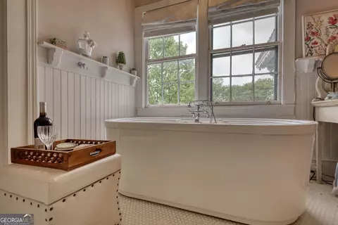 Bath - 172 N Second St, Madison, GA 30650 photo 1 of 14