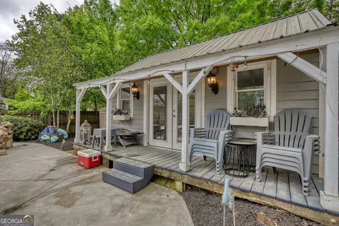 Exterior - 172 N Second St, Madison, GA 30650 photo 10 of 11