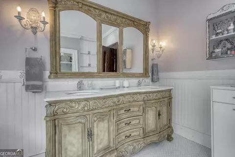 Bath - 172 N Second St, Madison, GA 30650 photo 3 of 14