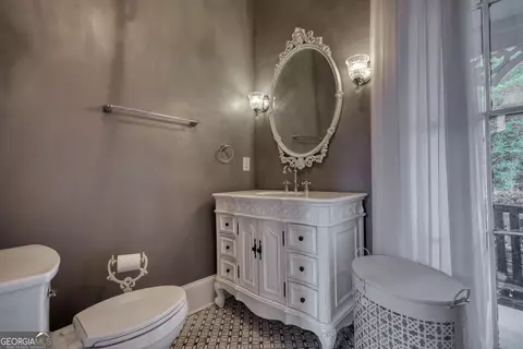 Bath - 172 N Second St, Madison, GA 30650 photo 7 of 14