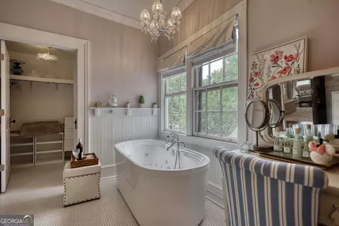 Bath - 172 N Second St, Madison, GA 30650 photo 6 of 14