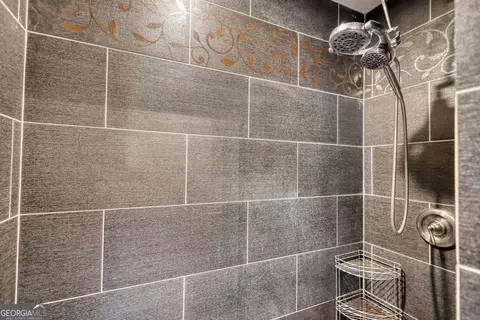 Bath - 172 N Second St, Madison, GA 30650 photo 10 of 14