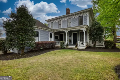 Exterior - 172 N Second St, Madison, GA 30650 photo 3 of 11