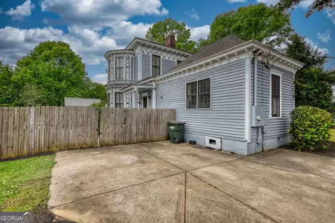 Exterior - 172 N Second St, Madison, GA 30650 photo 4 of 11