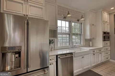 Kitchen - 172 N Second St, Madison, GA 30650 photo 5 of 12