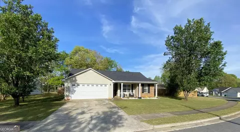 188 Waters Edge Dr, Locust Grove, GA 30248
