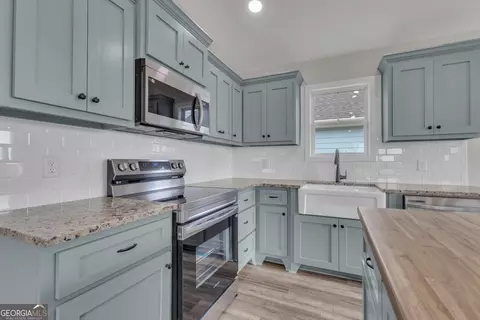Kitchen - 1004 Callaway Ave, Lagrange, GA 30240 photo 4 of 5