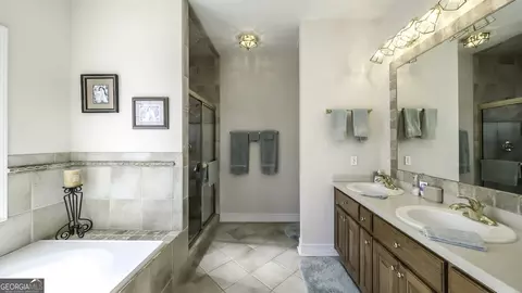 Bath - 906 Ridgeview Dr, Jasper, GA 30143 photo 2 of 7