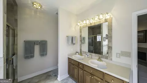 Bath - 906 Ridgeview Dr, Jasper, GA 30143 photo 4 of 7