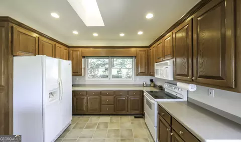 Kitchen - 906 Ridgeview Dr, Jasper, GA 30143 photo 3 of 7