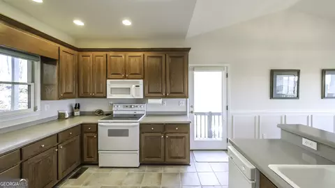 Kitchen - 906 Ridgeview Dr, Jasper, GA 30143 photo 4 of 7