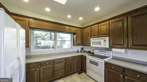 Kitchen - 906 Ridgeview Dr, Jasper, GA 30143 photo 2 of 7