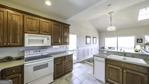 Kitchen - 906 Ridgeview Dr, Jasper, GA 30143 photo 5 of 7