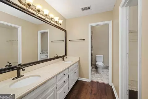 Bath - 113 Colonial Ct, Lagrange, GA 30240 photo 1 of 2