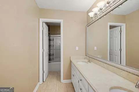 Entry Way - 113 Colonial Ct, Lagrange, GA 30240 photo 3 of 3