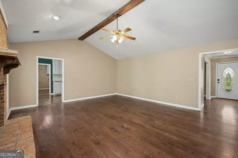 Living - 113 Colonial Ct, Lagrange, GA 30240 photo 5 of 5