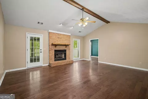 Living - 113 Colonial Ct, Lagrange, GA 30240 photo 4 of 5