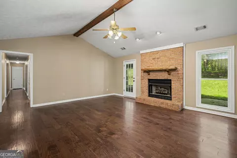 Living - 113 Colonial Ct, Lagrange, GA 30240 photo 3 of 5