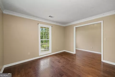Living - 113 Colonial Ct, Lagrange, GA 30240 photo 2 of 5