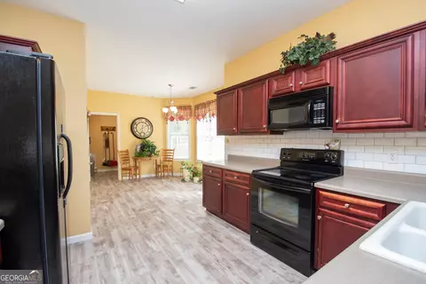 Kitchen - 101 Philmont Ct, Lagrange, GA 30240 photo 2 of 2