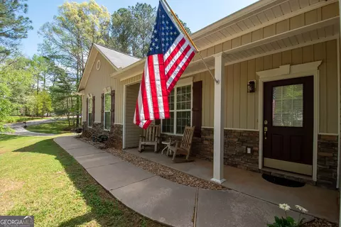 101 Philmont Ct, Lagrange, GA 30240