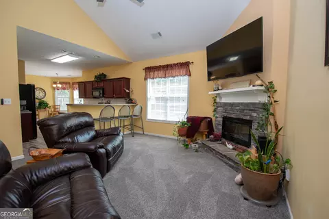 Living - 101 Philmont Ct, Lagrange, GA 30240 photo 1 of 1