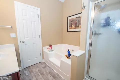 Bath - 101 Philmont Ct, Lagrange, GA 30240 photo 2 of 3