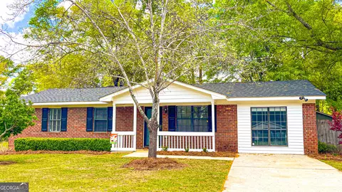 202 Woods Trl, Perry, GA 31069