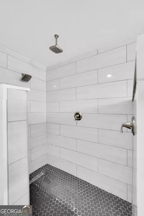 Bath - 2186 Williamson Zebulon Rd, Williamson, GA 30292 photo 4 of 7