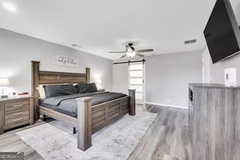 Bedroom - 2186 Williamson Zebulon Rd, Williamson, GA 30292 photo 2 of 5