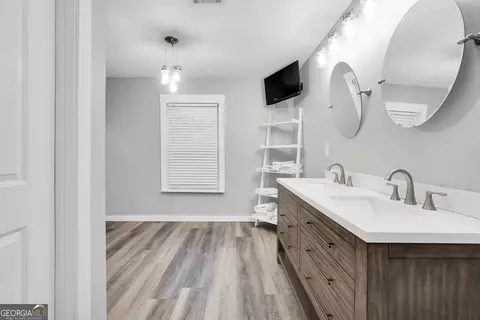 Bath - 2186 Williamson Zebulon Rd, Williamson, GA 30292 photo 2 of 7