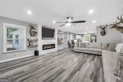 Living - 2186 Williamson Zebulon Rd, Williamson, GA 30292 photo 1 of 2