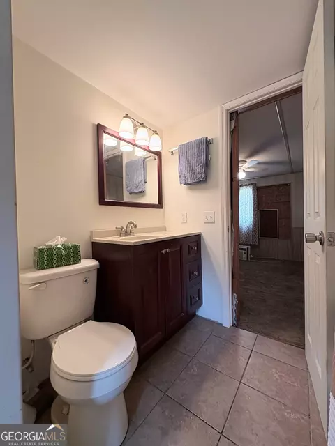 Bath - 346 Quail Run Rd, Roberta, GA 31078 photo 1 of 3